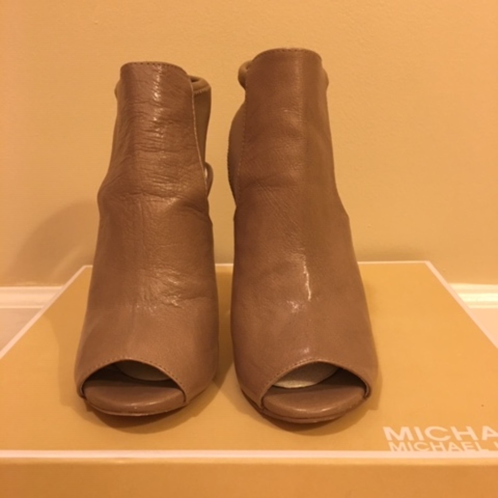 Michael Kors Leather Tonne Booties Taupe - Picture 3 of 5
